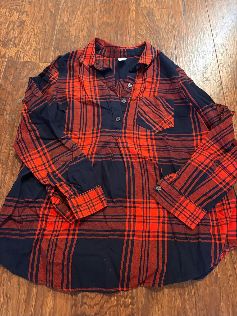 Old Navy plaid maternity shirt